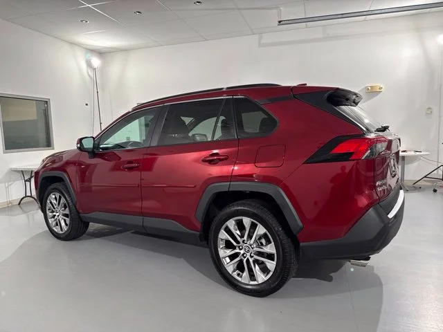 Used 2021 Red Toyota XLE Premium image 5