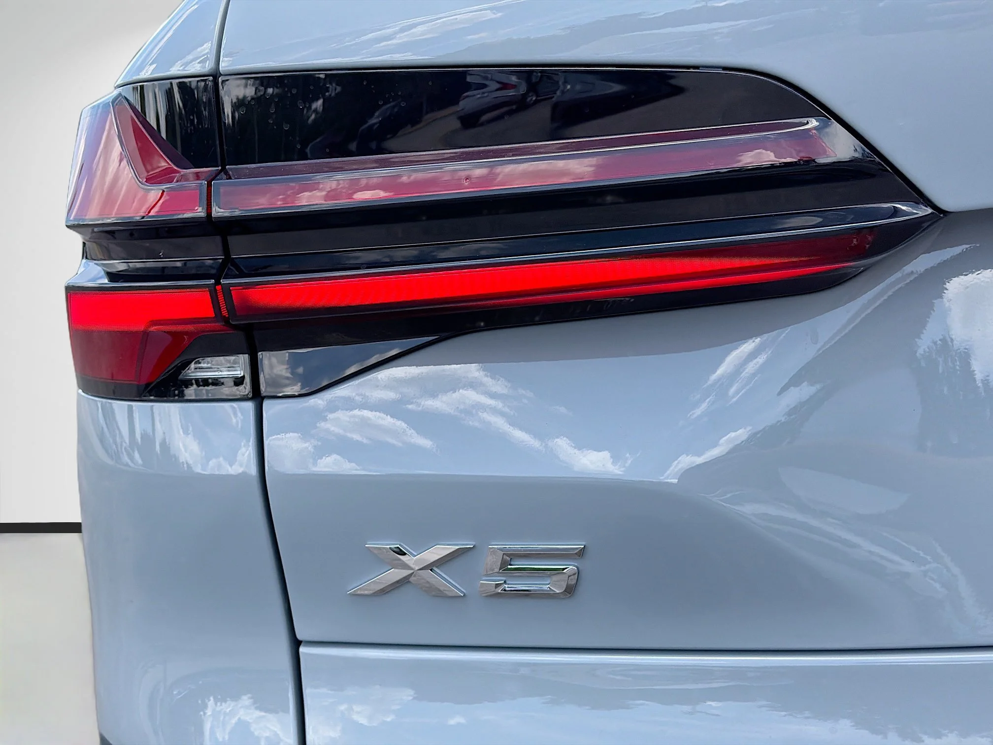 New 2026 Brooklyn Grey Metallic BMW xDrive50e image 10