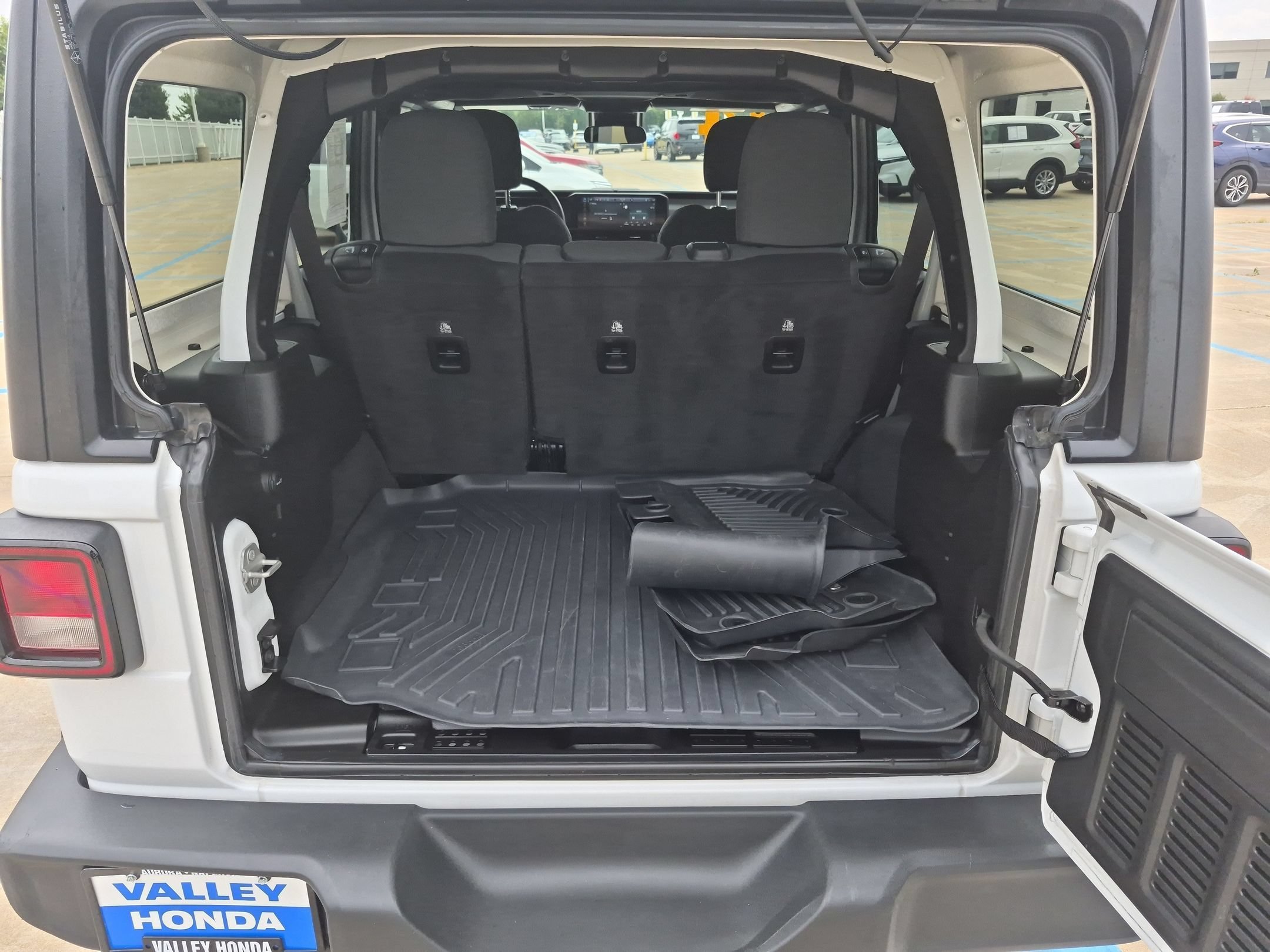 Used 2024 Bright White Clearcoat Jeep Sport S 4WD image 25