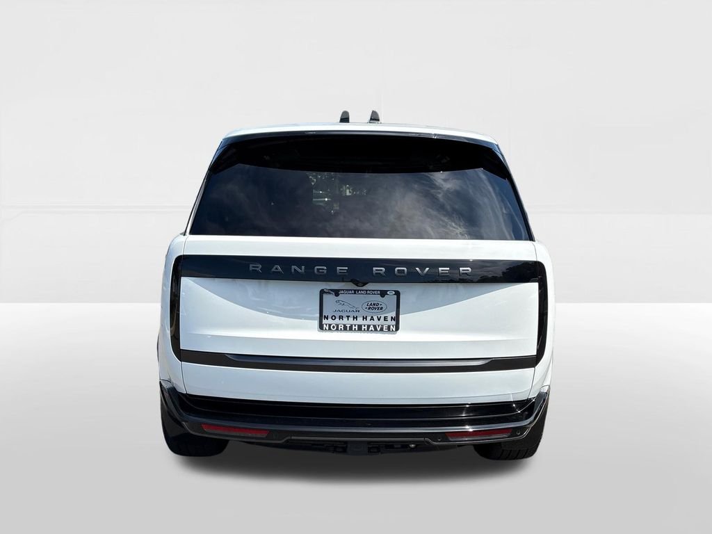 Used 2025 White Land Rover SE image 3