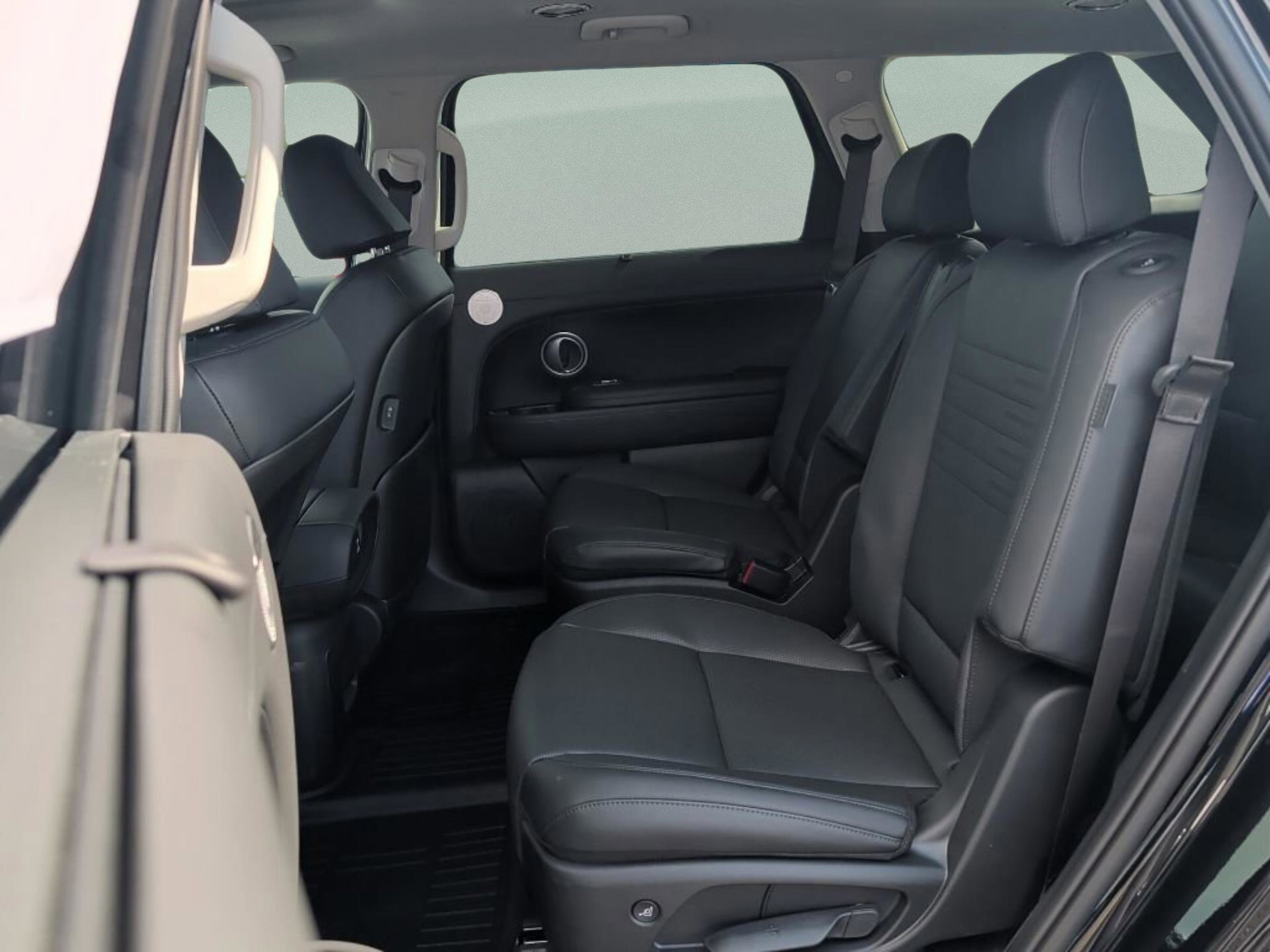 New 2026 Abyss Black Pearl Hyundai Limited image 8