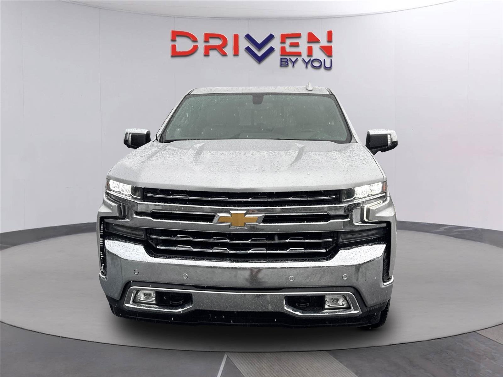 Used 2019 SILVER ICE METALLIC Chevrolet LTZ image 9