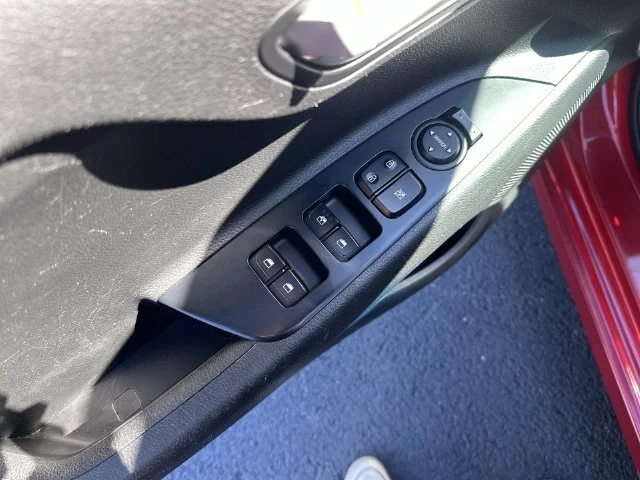 Used 2018 Red Kia EX image 17