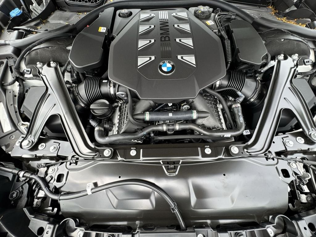 Used 2026 Alpine White BMW 760i xDrive image 18