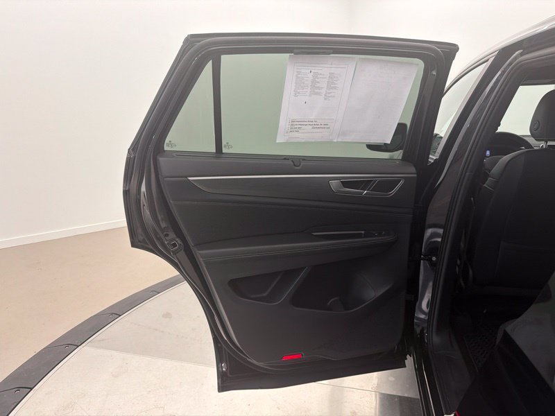 Used 2024  Volkswagen 2.0T SE w/Technology image 15