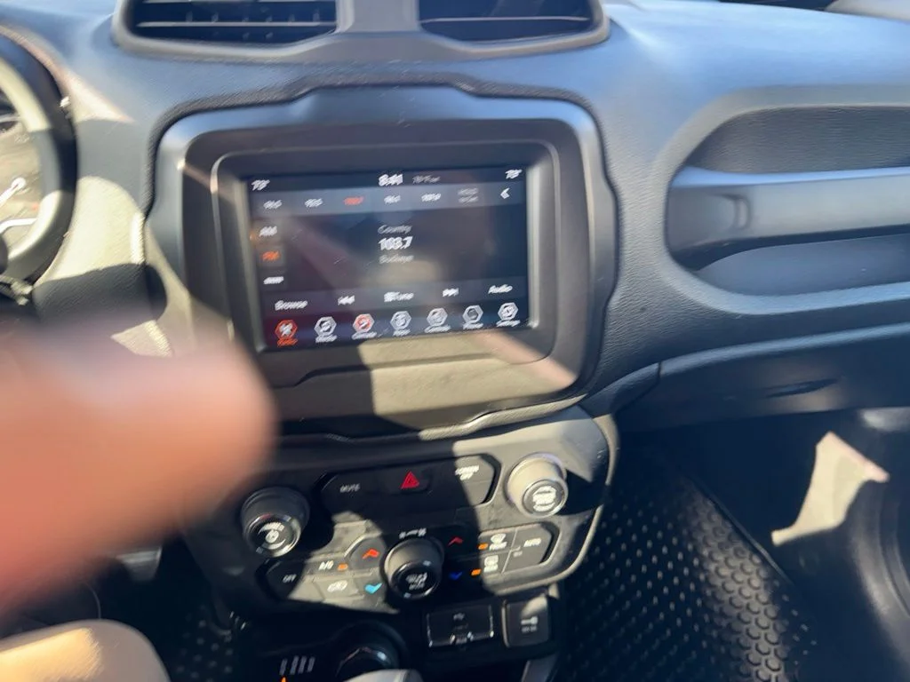 Used 2020 White Jeep Latitude image 19