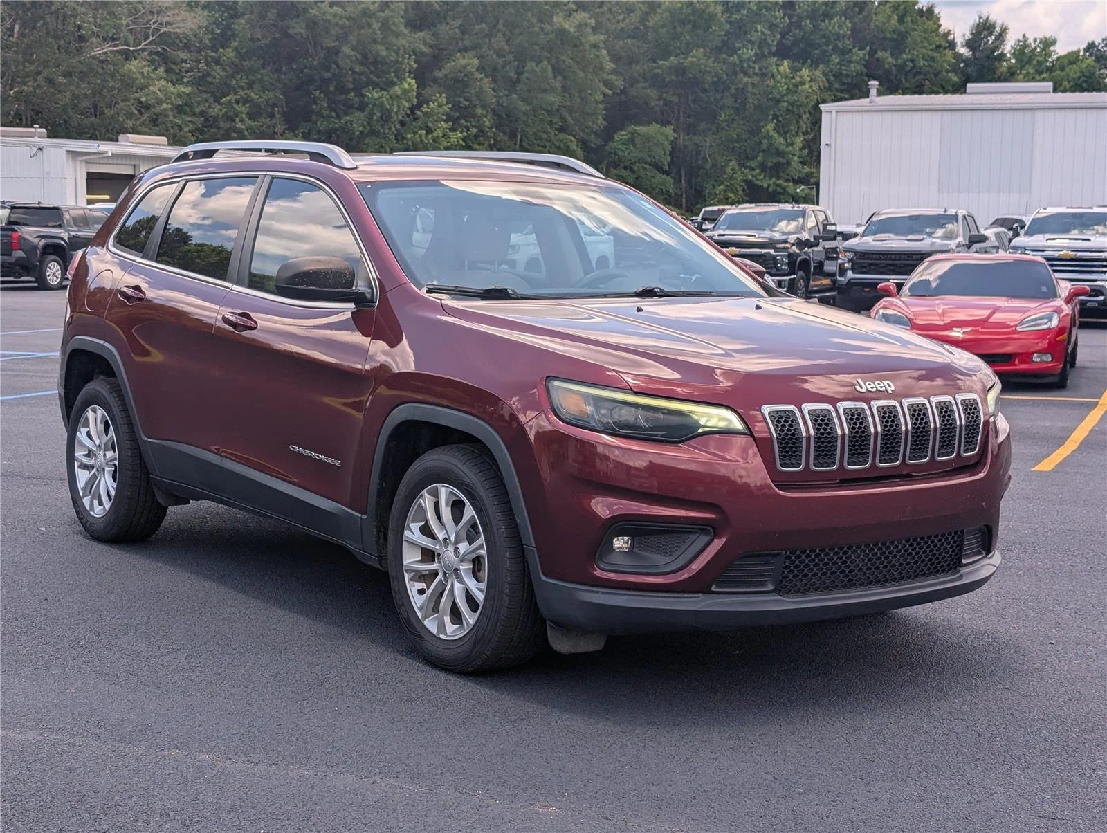 Used 2019 Velvet Red Pearlcoat Jeep Latitude image 7