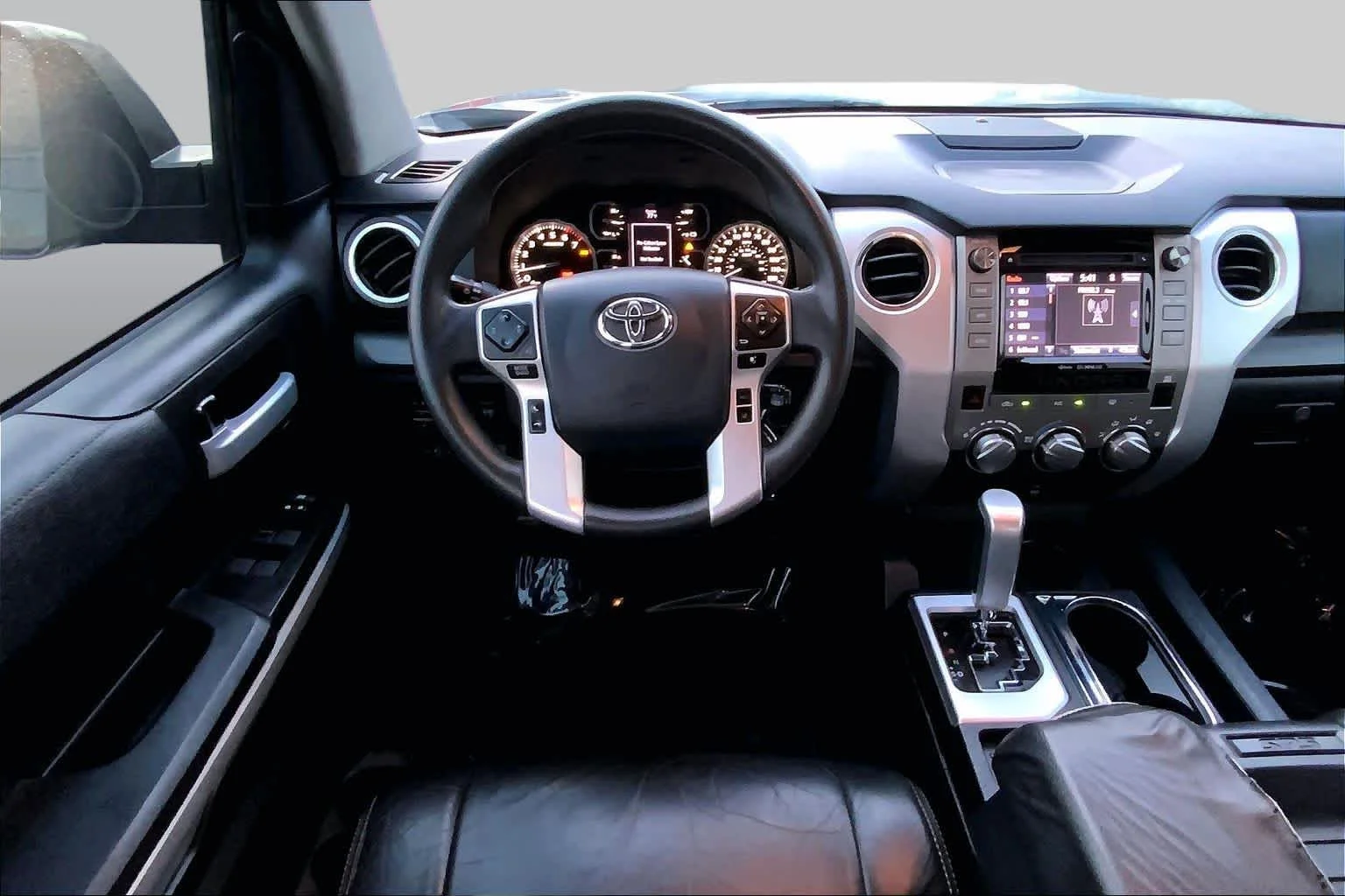 Used 2019 Midnight Black Metallic Toyota SR5 image 6
