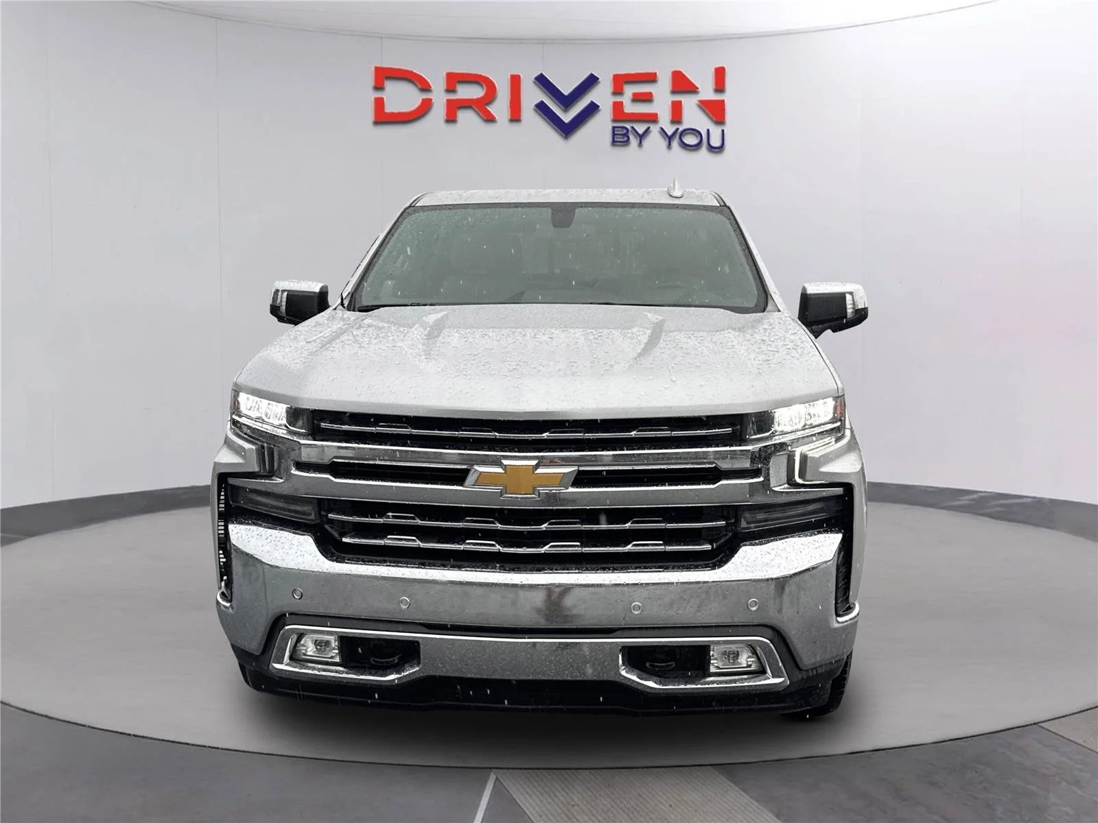 Used 2019 SILVER ICE METALLIC Chevrolet LTZ image 9