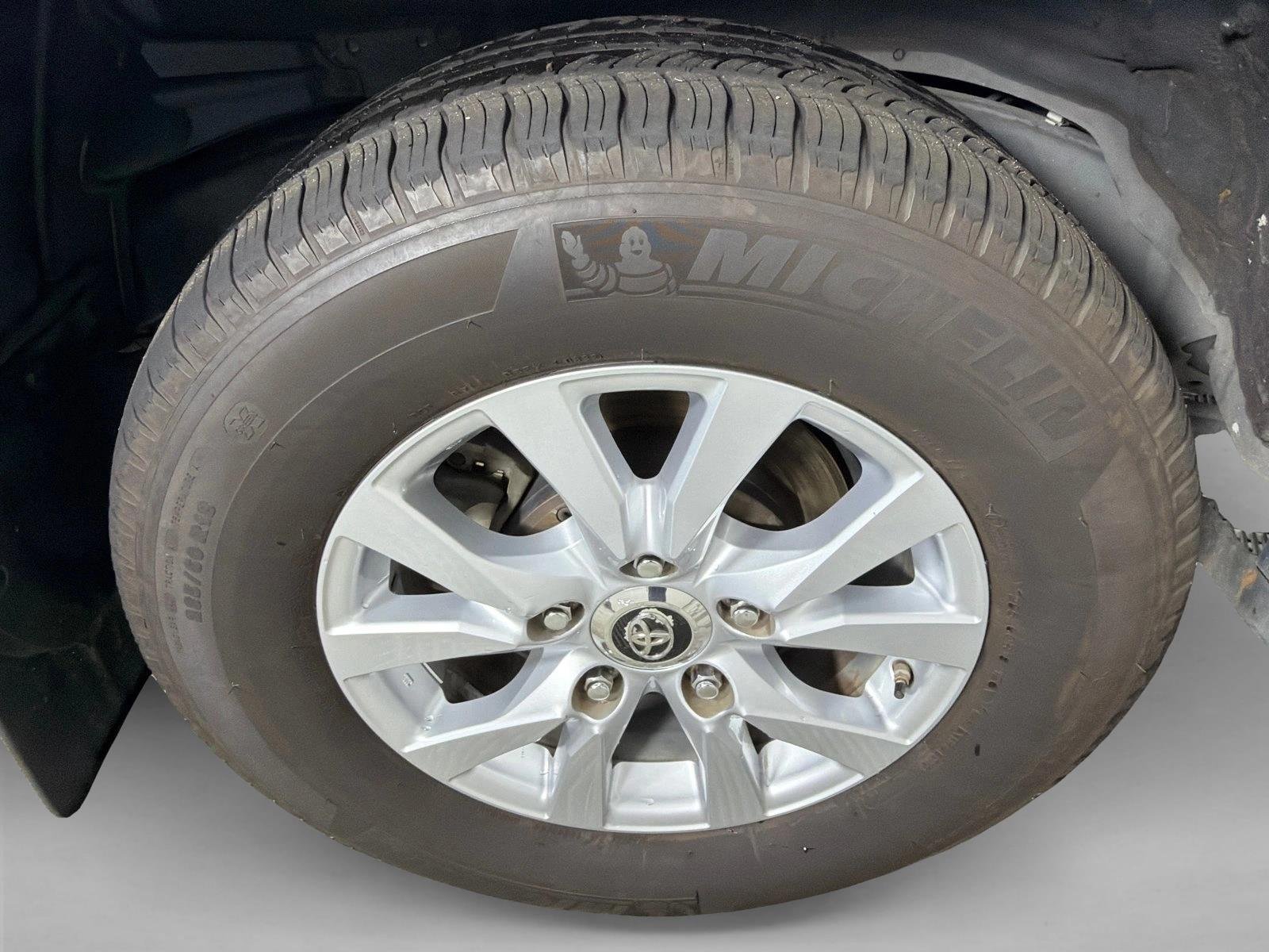 Used 2021 Blizzard Pearl Toyota  image 18