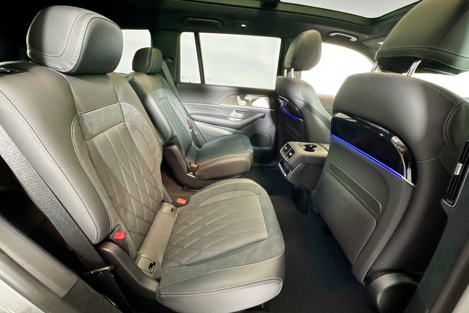 New 2026 MANUFAKTUR Alpine Grey Mercedes-Benz AMG® GLS 63 image 26