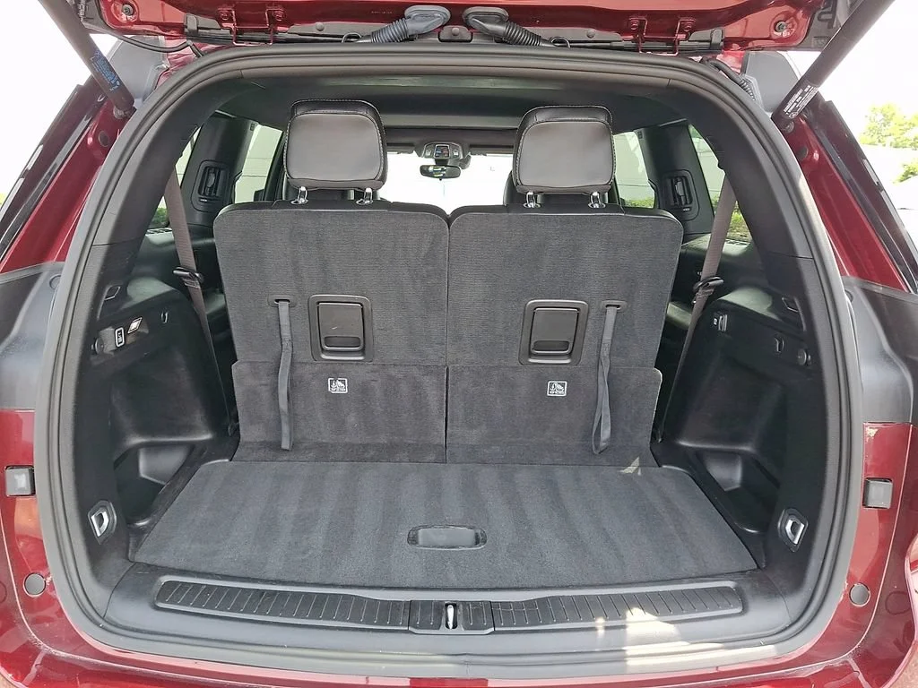 Used 2024 Red Jeep Altitude X 4x4 image 31