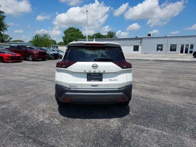 Used 2023 White Nissan SL image 6