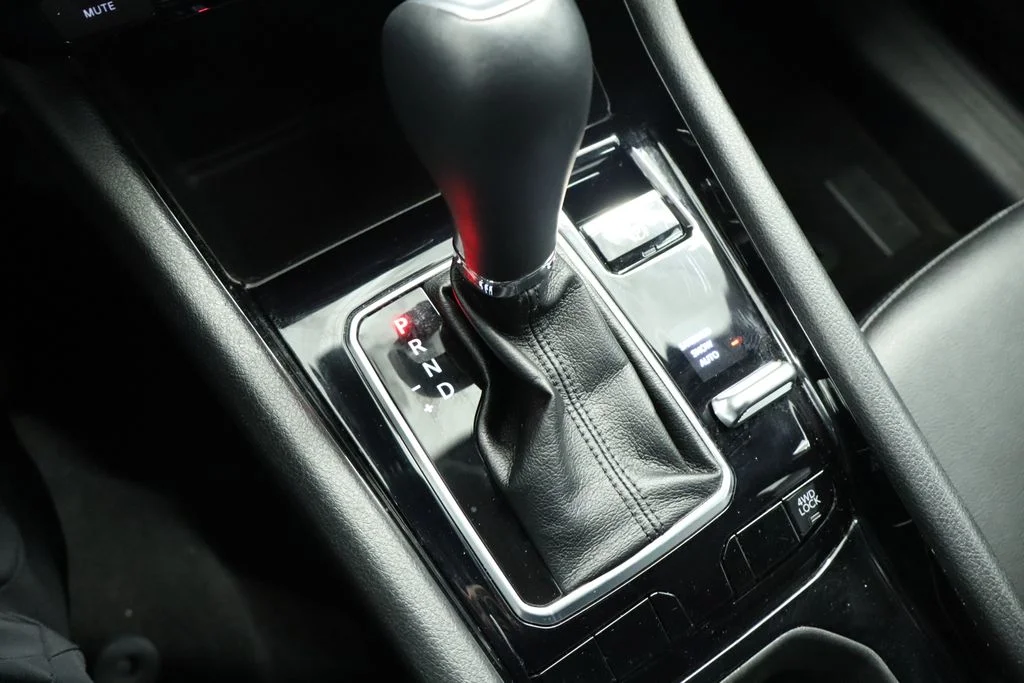 Used 2024 White Jeep Limited image 41