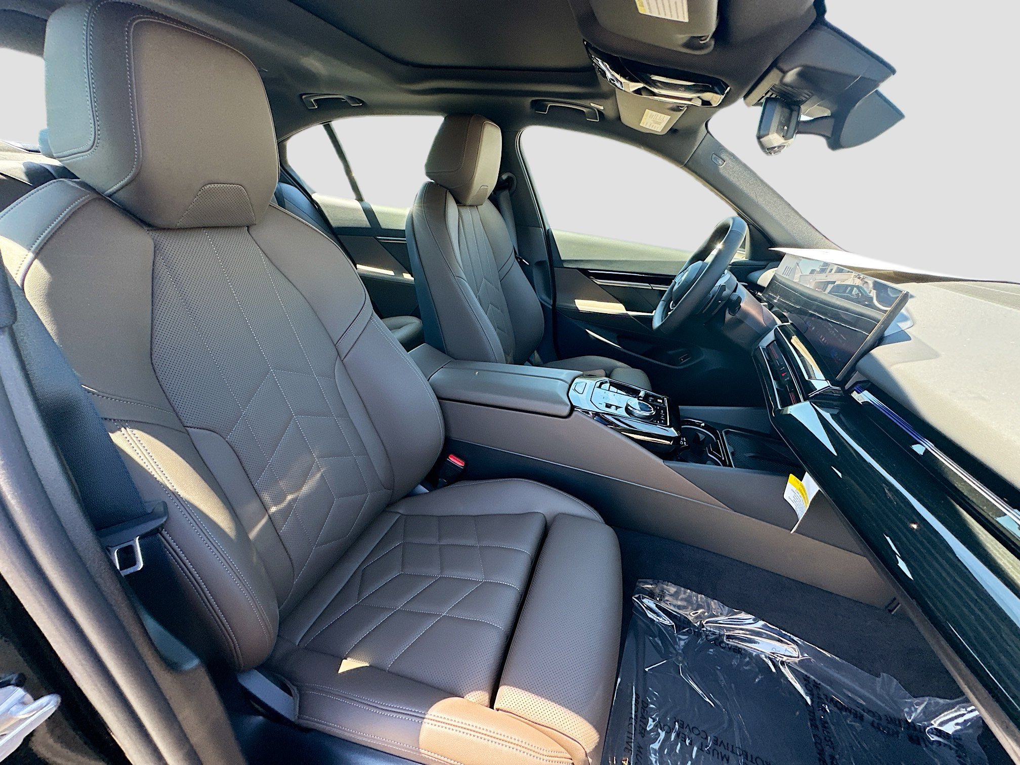New 2025 Black Sapphire Metallic BMW 530i image 23