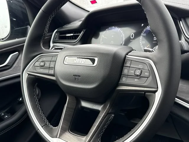 New 2026 Baltic Gray Metallic Clear-Coat Exterior Paint Jeep Altitude image 18