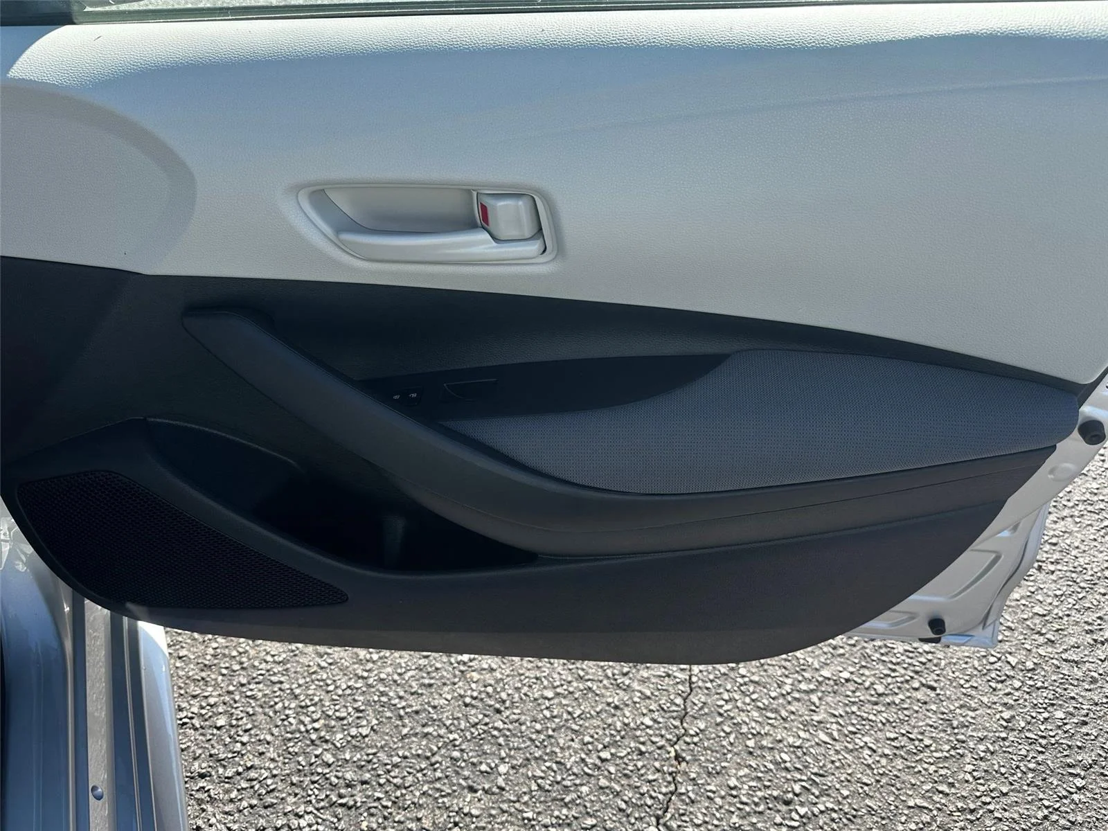 2025 Toyota Corolla LE - Photo 27