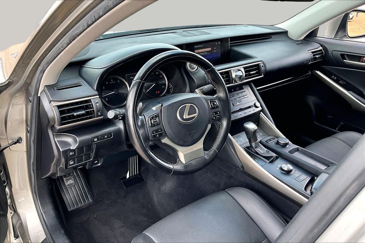 Used 2018 Atomic Silver Lexus  image 18