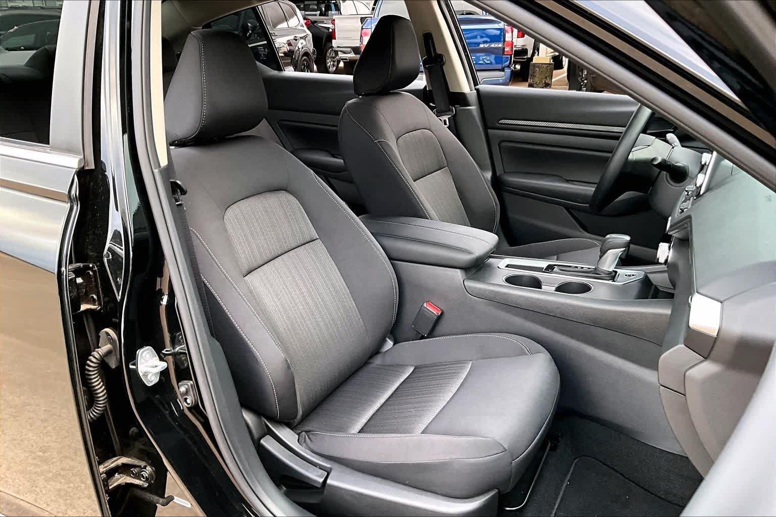 Used 2025 Super Black Nissan S image 9