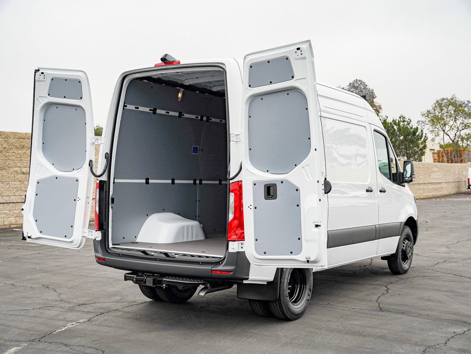 New 2026 Arctic White Mercedes-Benz 3500XD High Roof I4 Diesel HO 144 RWD image 10