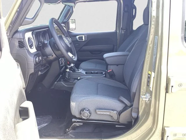 New 2026 41 Jeep 4-DOOR SAHARA image 10