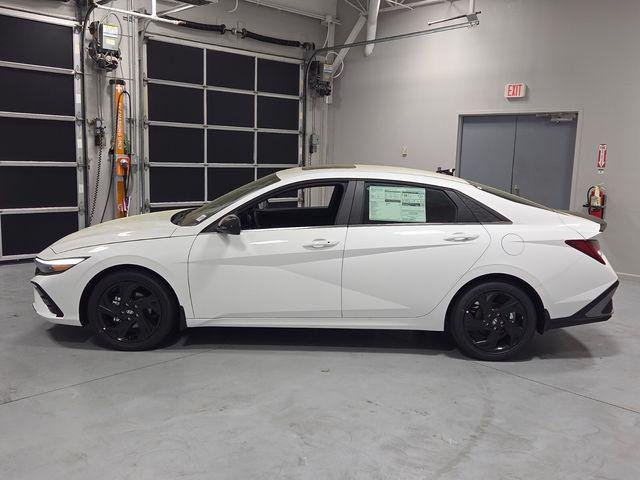 New 2026 White Hyundai SEL Sport Premium image 4