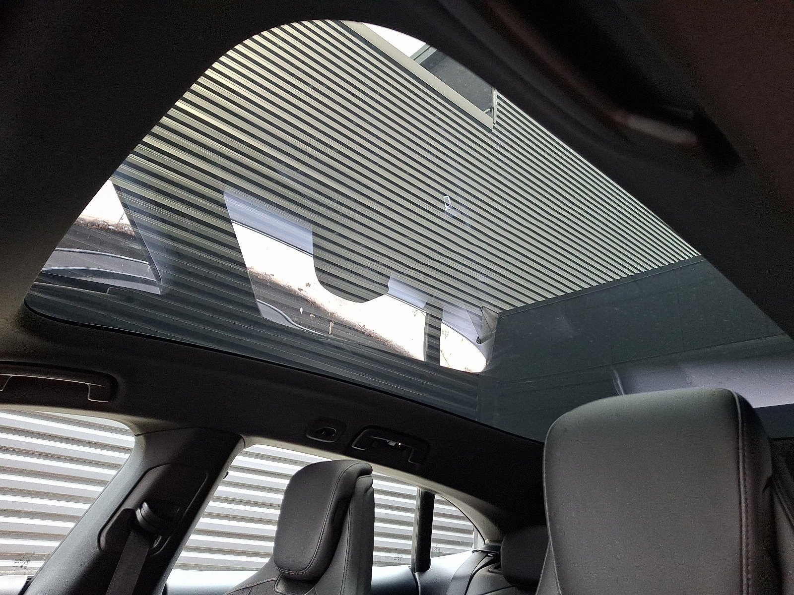 2025 Porsche Taycan Base - Photo 17