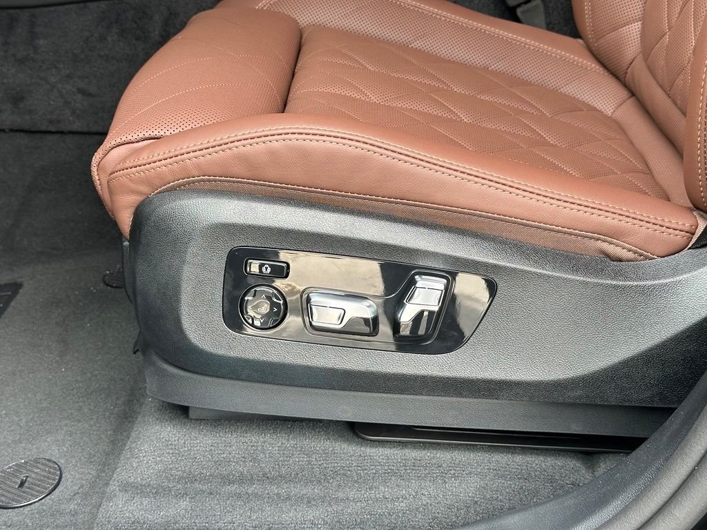 New 2026 Black Sapphire Metallic BMW xDrive40i image 12