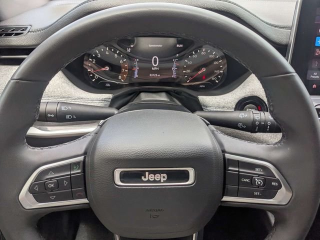 Used 2024  Jeep Latitude image 30