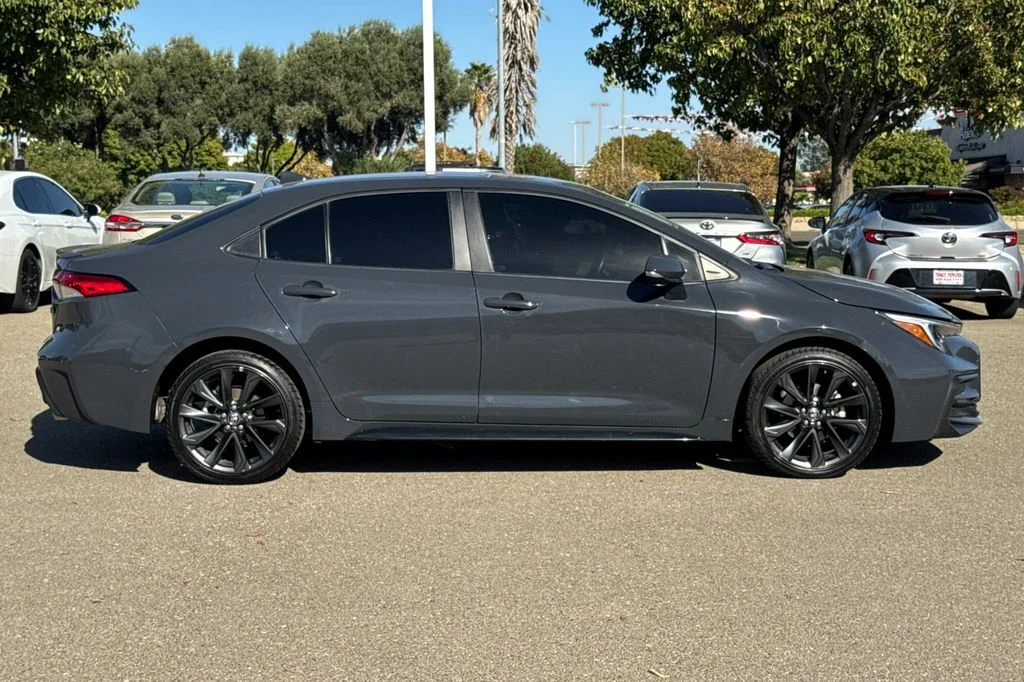 Used 2024  Toyota SE image 4