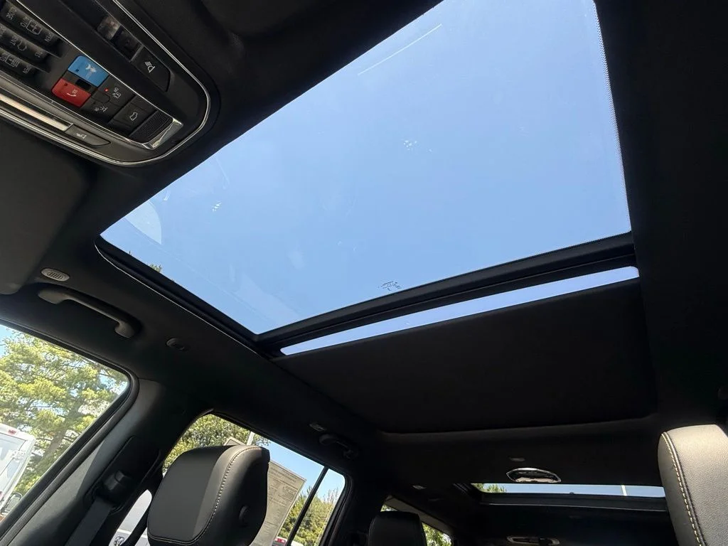 New 2026 Bright White Clear-Coat Exterior Paint Jeep  image 28