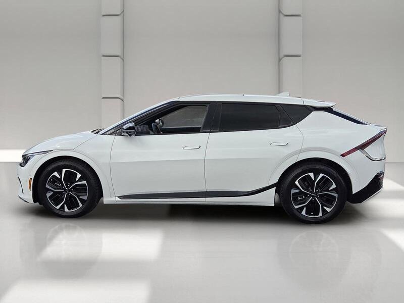 Used 2023 Snow White Pearl KIA GT-Line RWD image 2