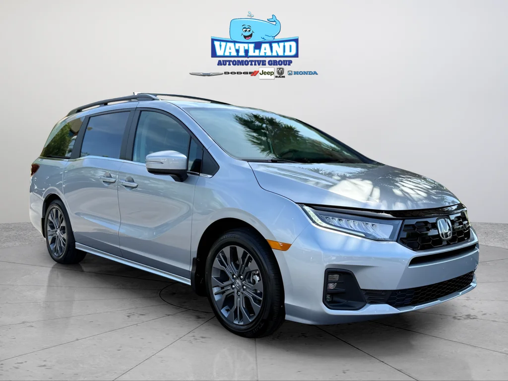 New 2026 Solar Silver Metallic Honda Touring image 7