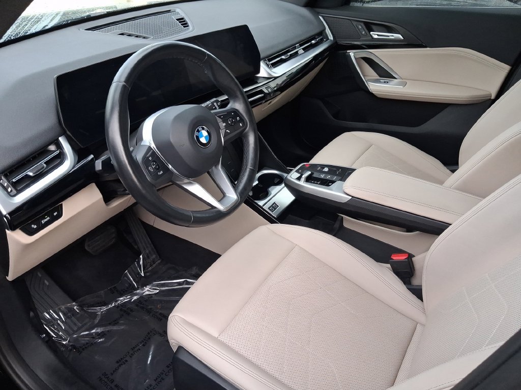 Used 2023 Black BMW xDrive28i image 18