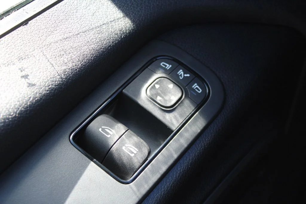 New 2026 Arctic White Mercedes-Benz Crew 144 WB image 26