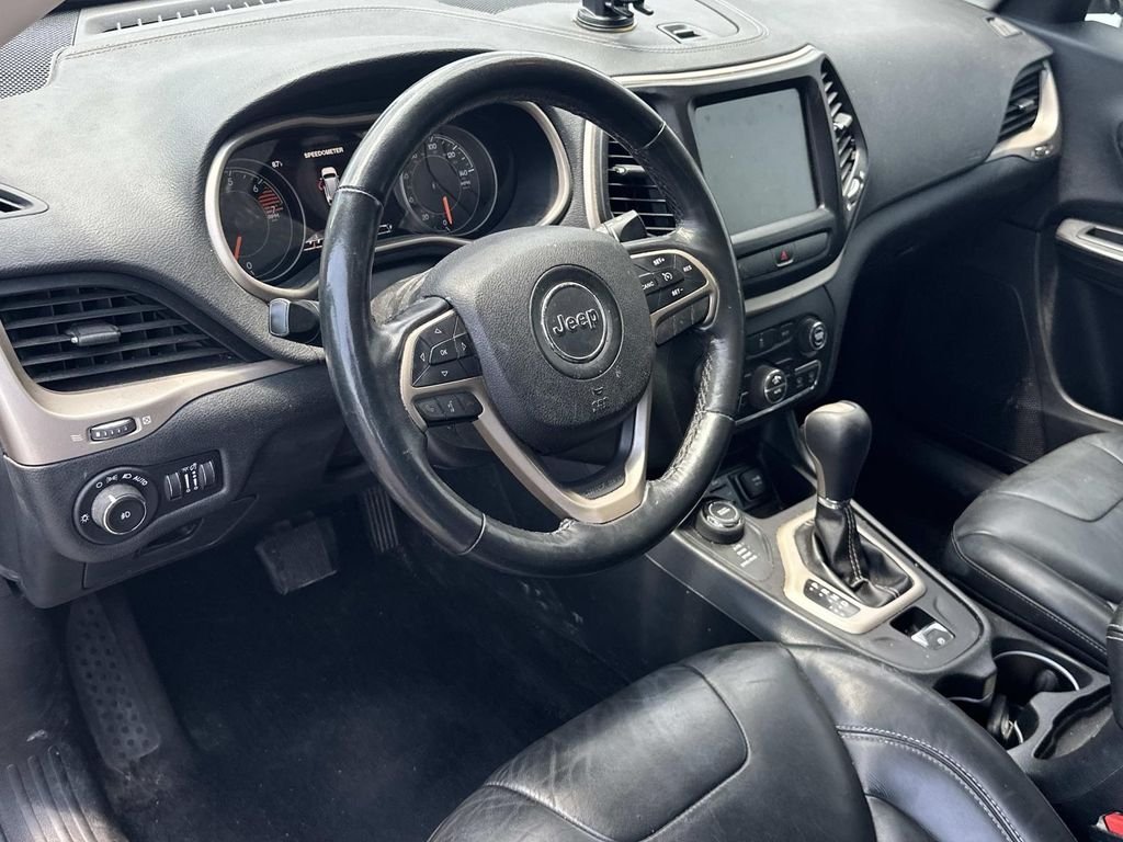 Used 2016 Green Jeep Limited image 2
