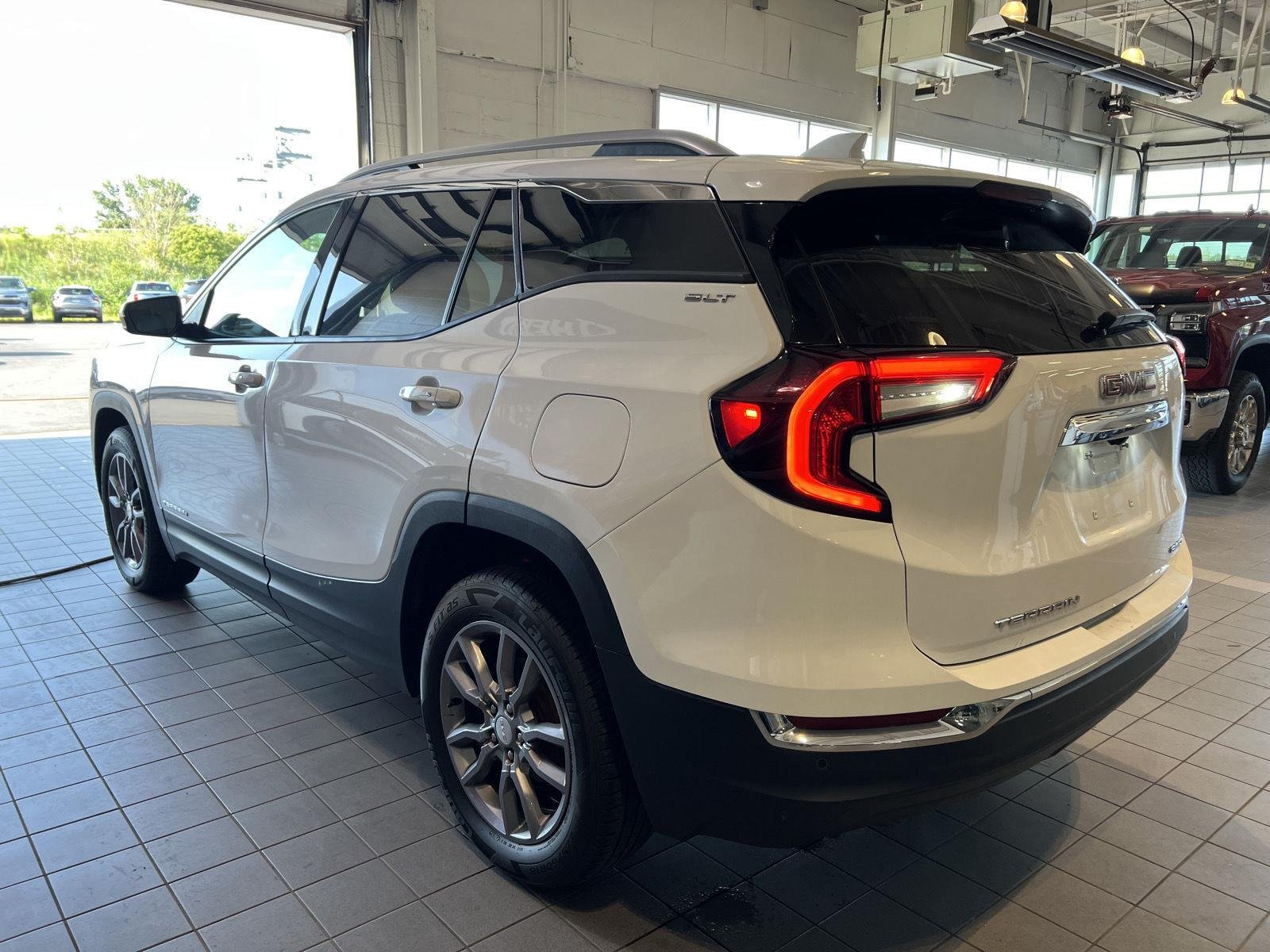 Used 2023 Summit White GMC SLT image 5