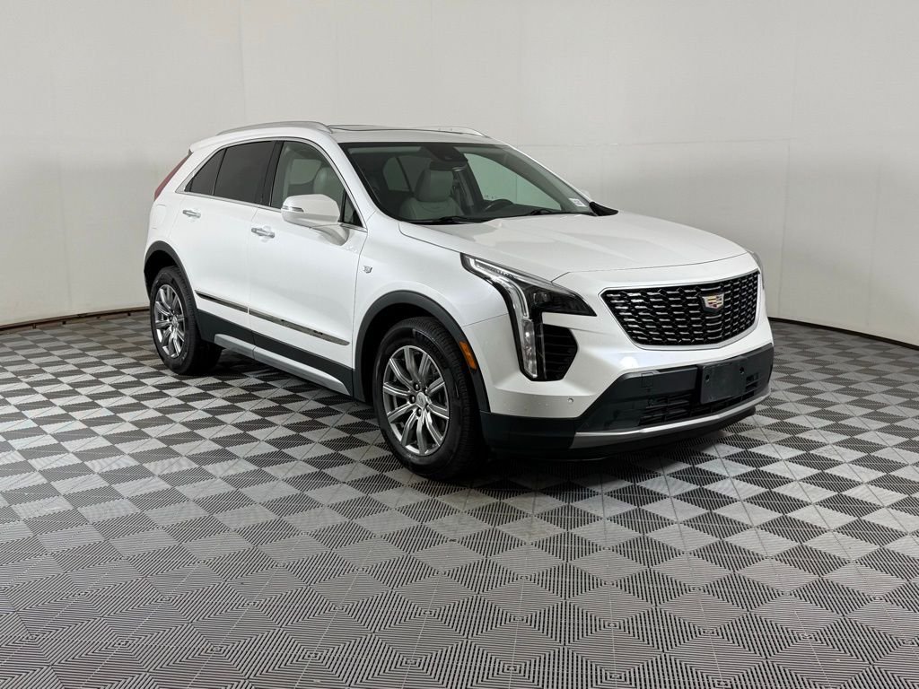 Used 2021 Cadillac XT4 Premium Luxury with VIN 1GYFZCR45MF047030 for sale in Champaign, IL