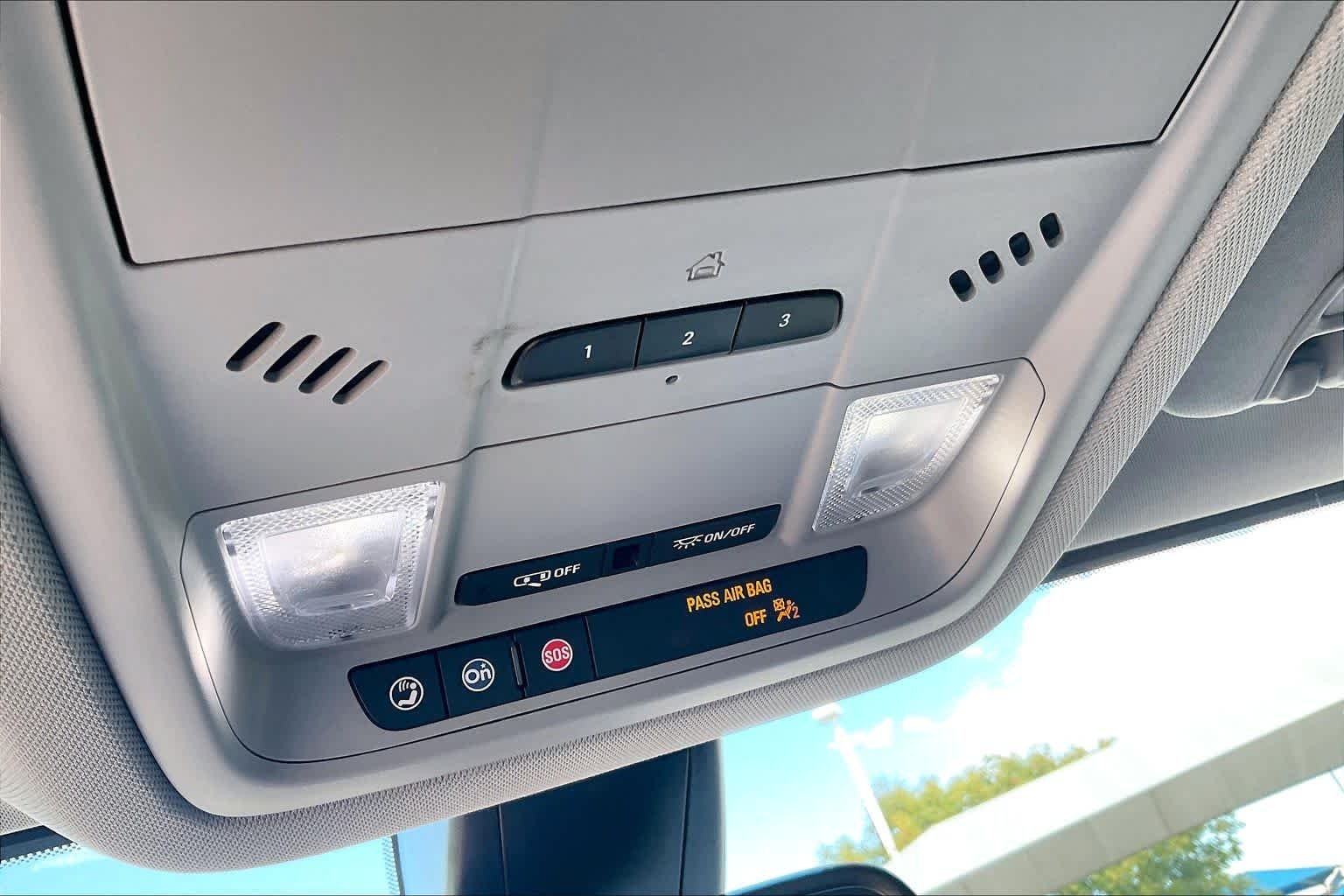 Used 2022 Summit White GMC SLT image 32