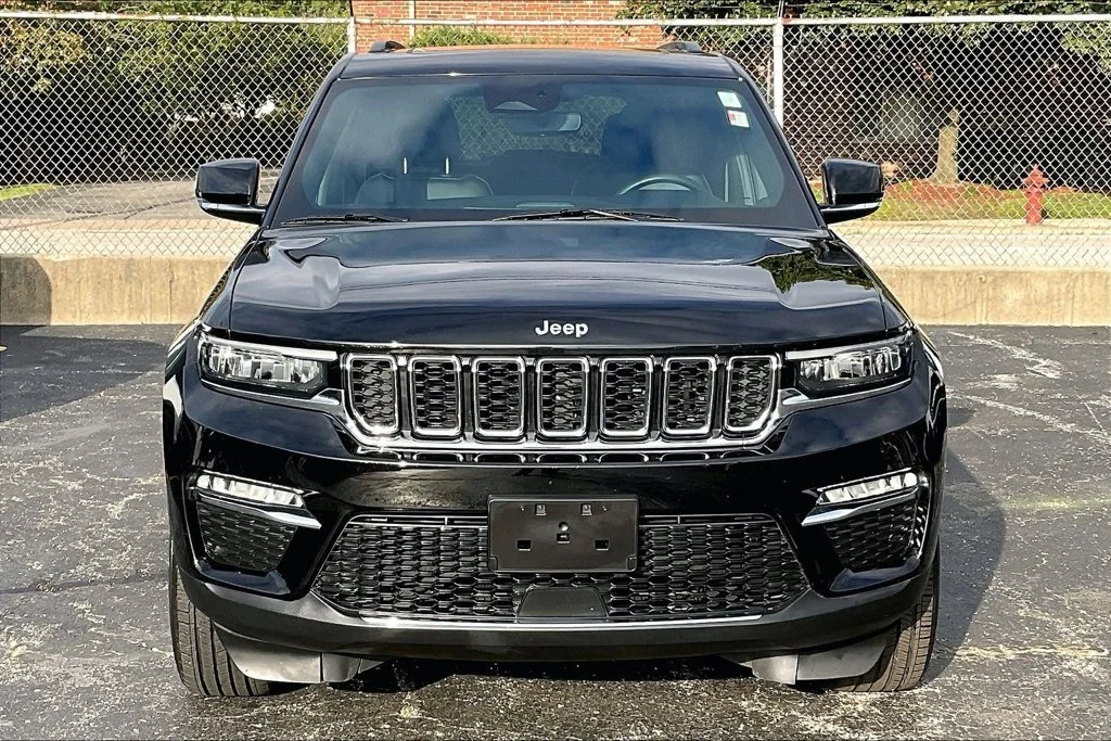 Used 2024 Diamond Black Jeep 4xe image 2