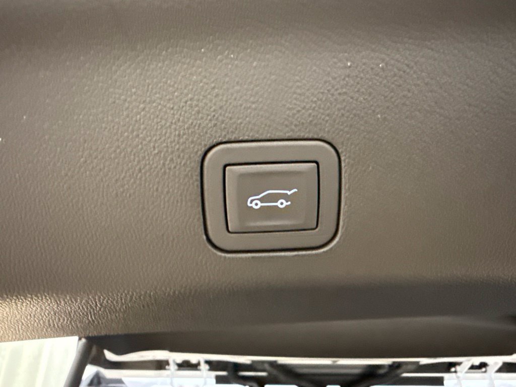 2027 Chevrolet Tahoe Z71 - Photo 9
