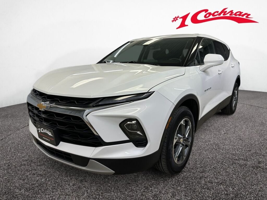 Used 2025 Summit White Chevrolet LT image 34
