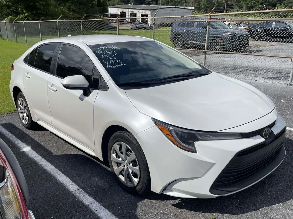 Used 2025 Wind Chill Pearl Toyota LE image 1