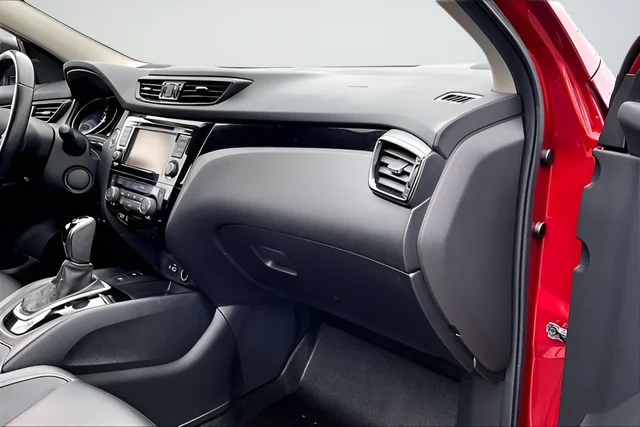 Used 2022 Red Nissan SL image 20