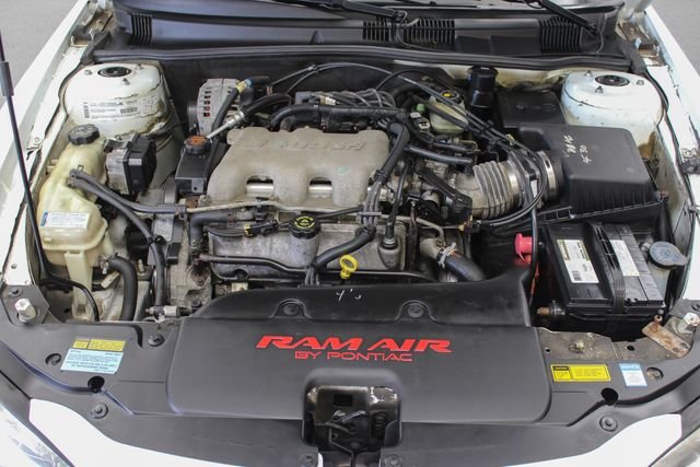 Used 2001 White Pontiac GT image 16