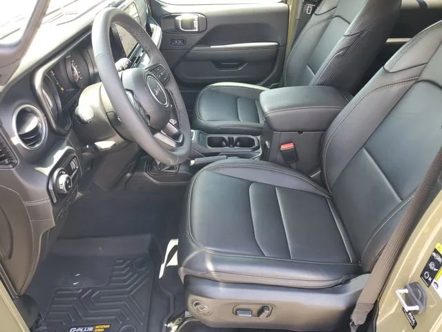 Used 2025 41 Jeep High Tide image 5