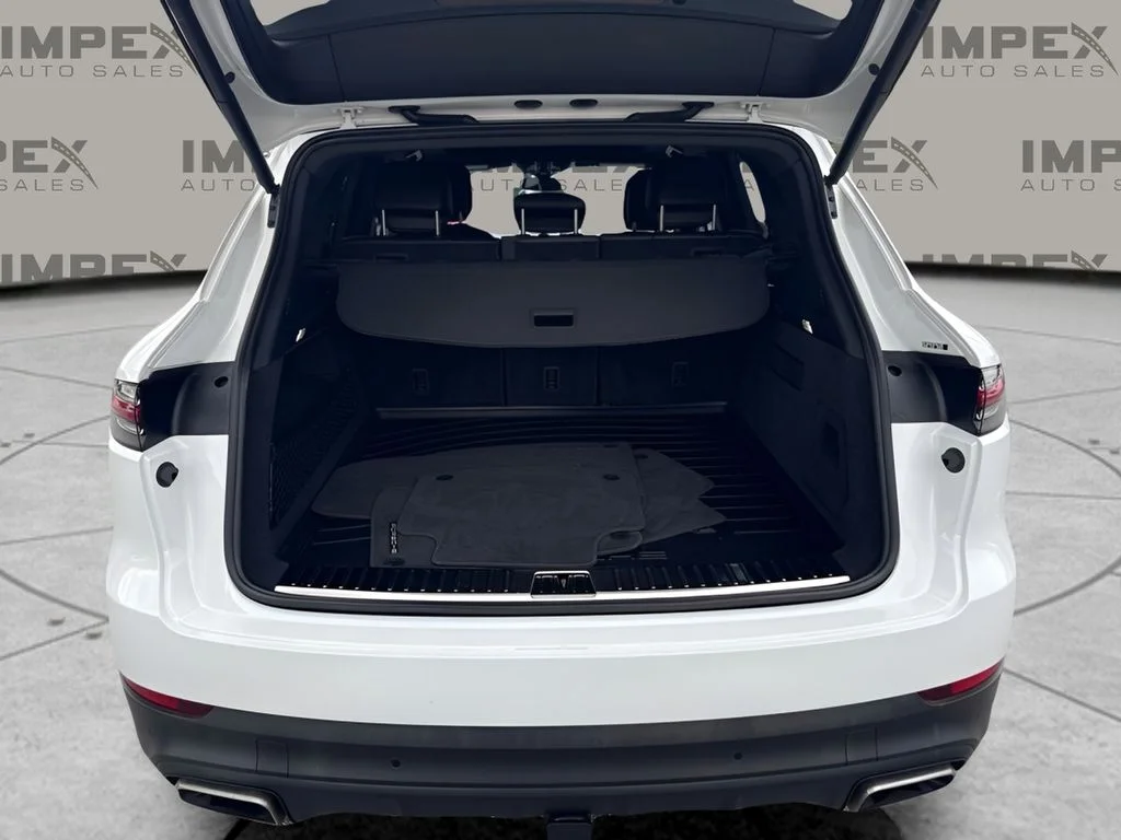 Used 2023  Porsche Base image 21