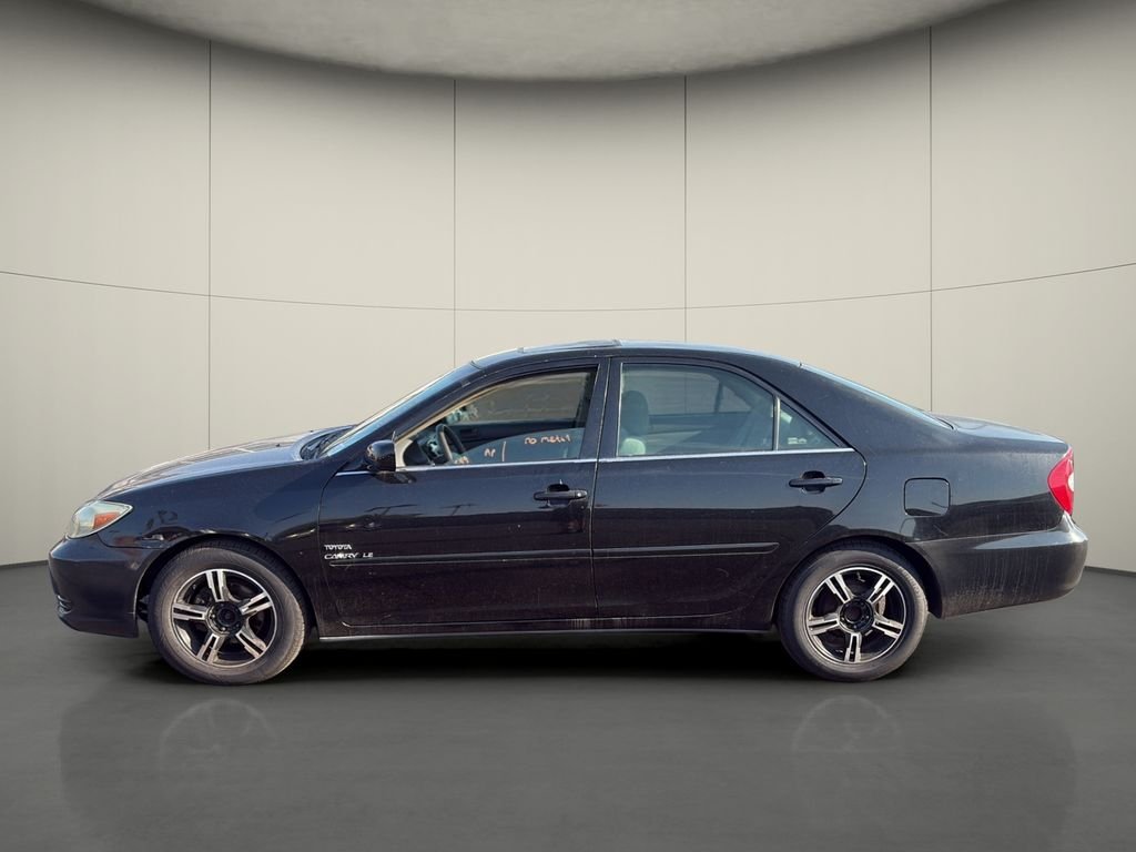 Used 2004 Black Toyota LE image 4