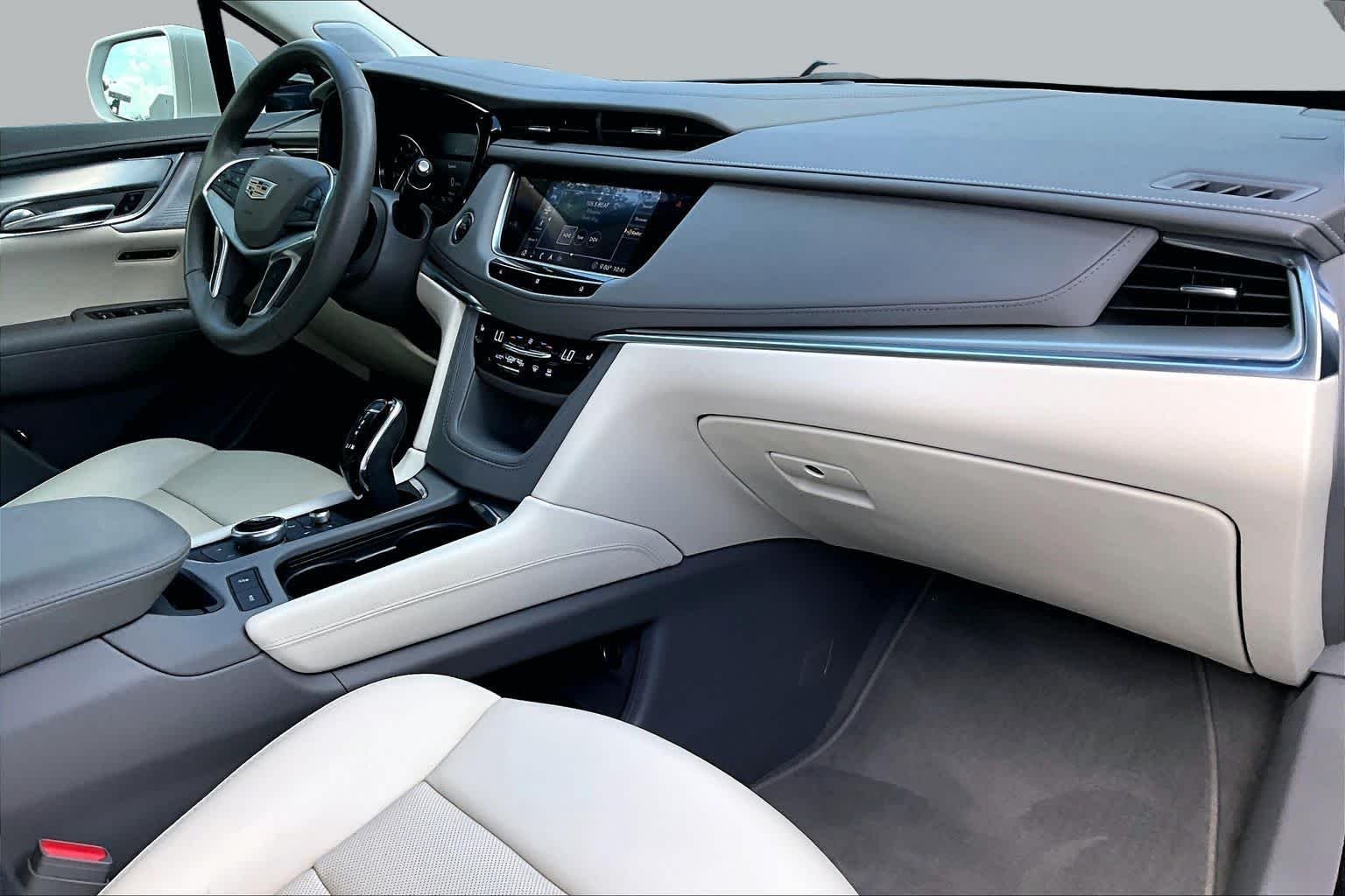 Used 2020 Crystal White Tricoat Cadillac Premium Luxury FWD image 19
