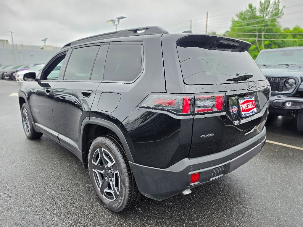 New 2026 Diamond Black Crystal Pearl-Coat Exterior Paint Jeep Laredo image 10